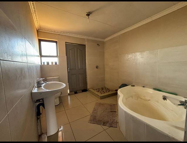 4 BEDROOM HOUSE FOR SALE IN GOLDEN GARDENS
